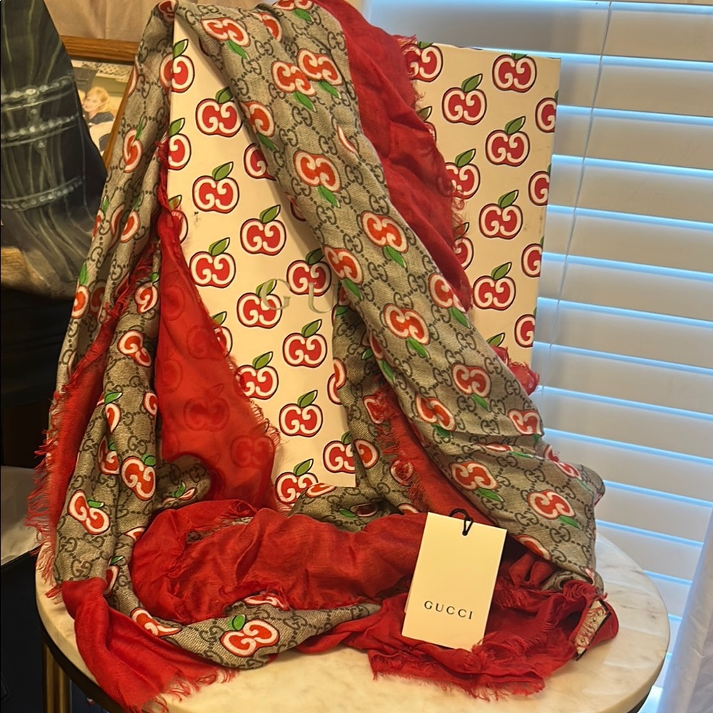 Large Gucci scarf with matching gift box , brand new -apples